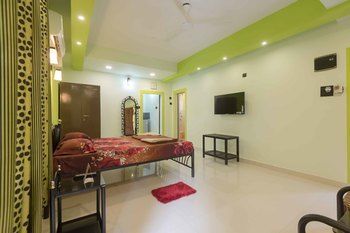 Hotel Oyo 7272 Aurita Homes Deluxe 3*
