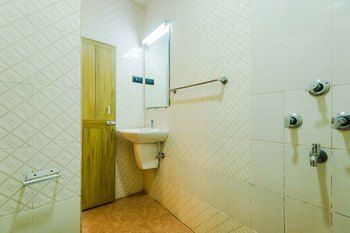 Oyo 7272 Aurita Homes Deluxe Hotel